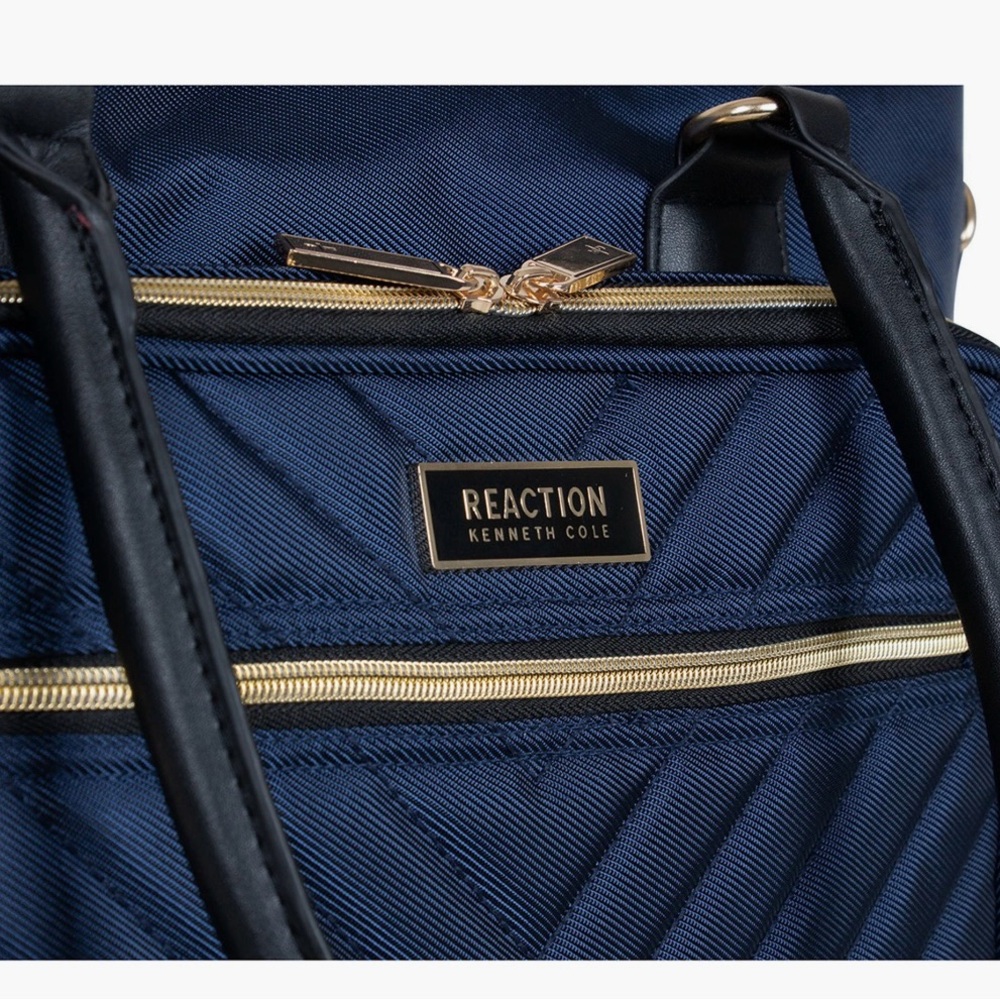 KENNETH COLE REACTION QUILTED TOTE BAG ( USED ONCE, LOOKS NEW)